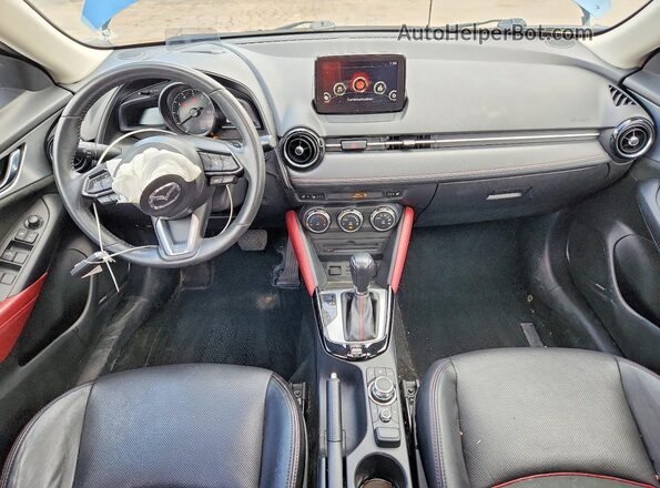 JM1DKFD70J0305926 2018 MAZDA CX-3 Синий Вид панели приборов