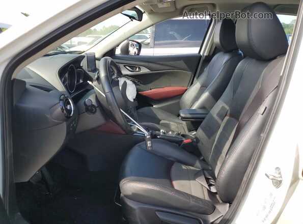 JM1DKFD74H0149044 2017 MAZDA CX-3 Белый Вид салона спереди