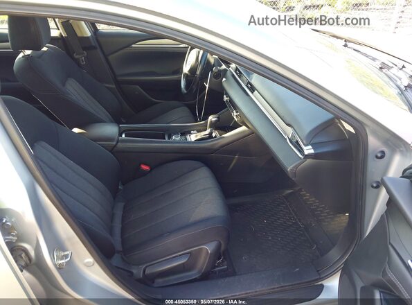 JM1GL1UM5J1320788 2018 MAZDA 6 Серебряный Вид салона спереди