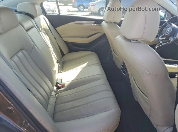 JM1GL1VM9J1306827 2018 MAZDA 6 Серый Вид задних сидений