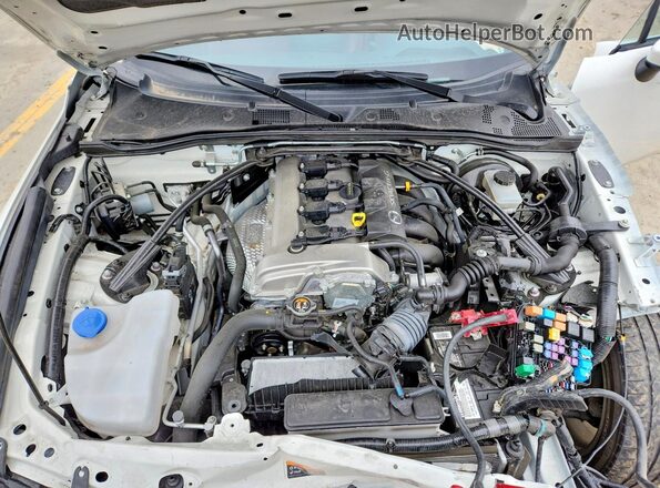 JM1NDAM71L0416490 2020 MAZDA MX-5 White Rear interior view