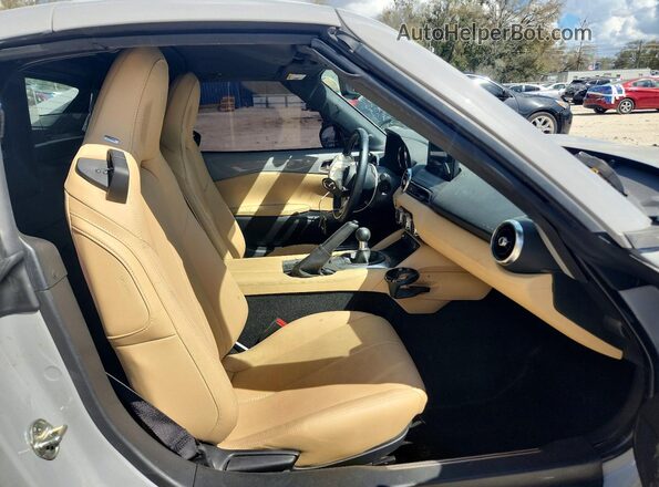 JM1NDAM75R0600601 2024 MAZDA MX-5 Gray Vista de los asientos traseros