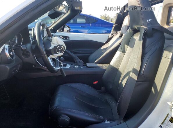 JM1NDAM77H0105038 2017 MAZDA MX-5 Белый Вид салона спереди