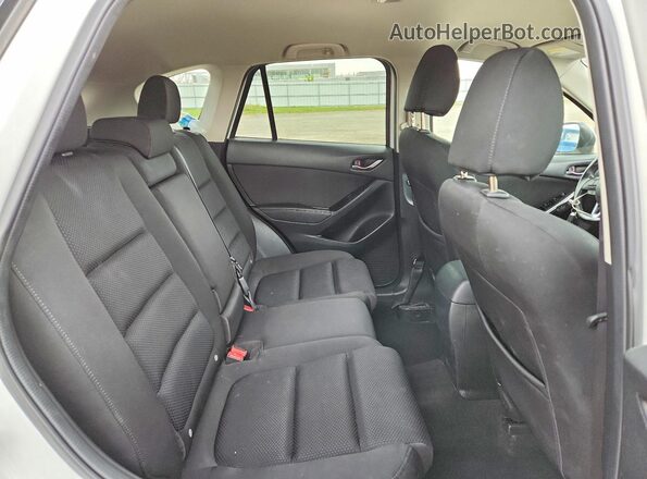JM3KE4CY3G0758015 2016 MAZDA CX-5 Белый Вид задней части салона