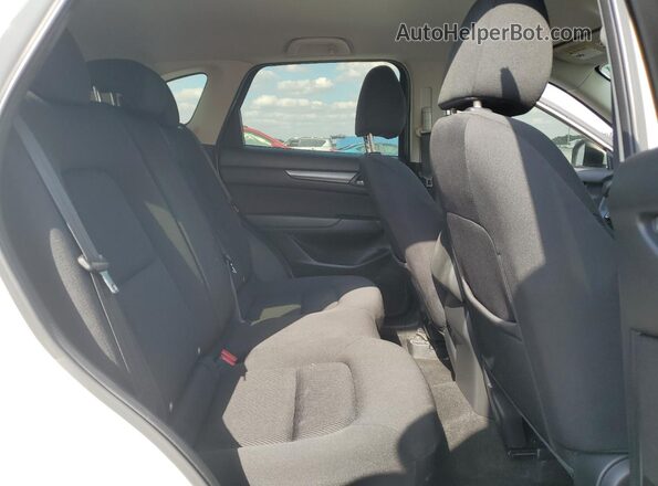JM3KFABMXM1376015 2021 MAZDA CX-5 White Widok wnętrza z tyłu