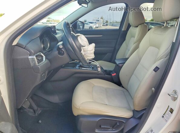 JM3KFACM4J1413232 2018 MAZDA CX-5 White Widok wnętrza z przodu