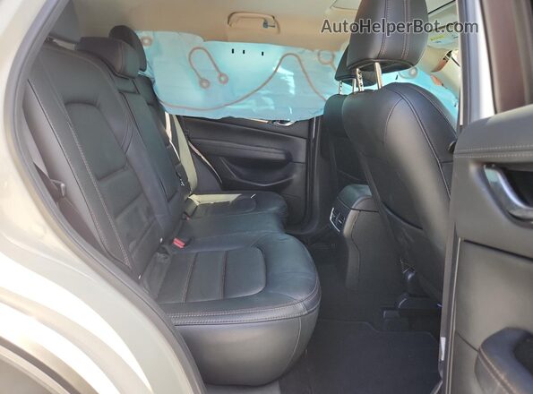 JM3KFADM4L0841728 2020 MAZDA CX-5 White Widok wnętrza z tyłu