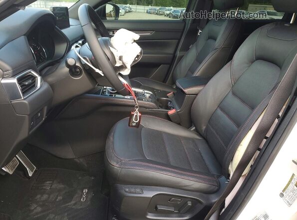 JM3KFBAY2N0556803 2022 MAZDA CX-5 White Front interior view