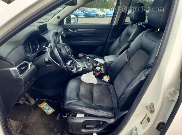 JM3KFBCM8J0374317 2018 MAZDA CX-5 White Front interior view