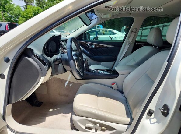 JN1EV7AP4JM352703 2018 INFINITI Q50 White Вид салону спереду