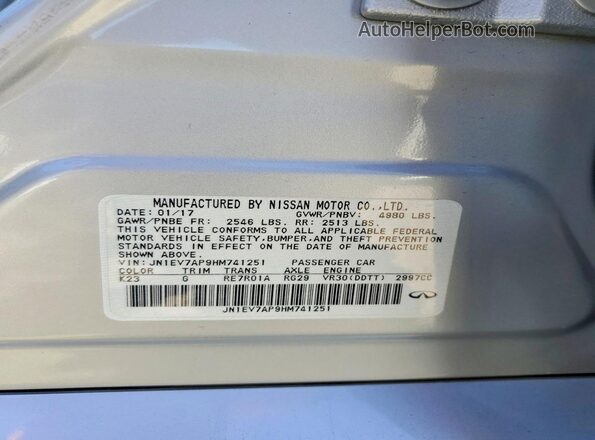 JN1EV7AP9HM741251 2017 INFINITI Q50 Silver Widok komory silnika
