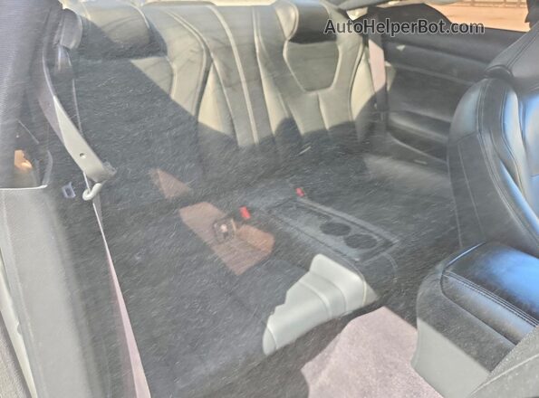JN1EV7EL7HM552458 2017 INFINITI Q60 Серебряный Вид задних сидений