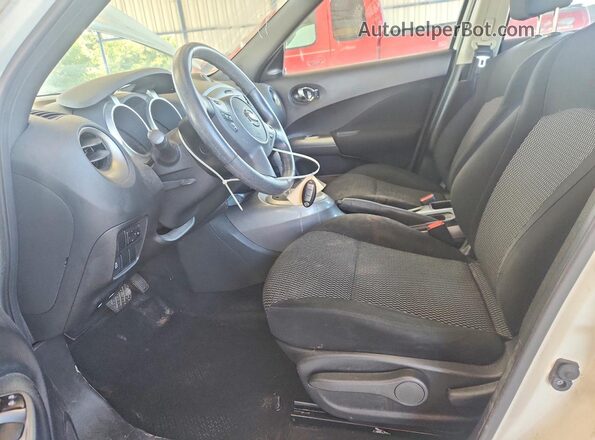 JN8AF5MR9HT703393 2017 NISSAN JUKE Белый Вид салона спереди