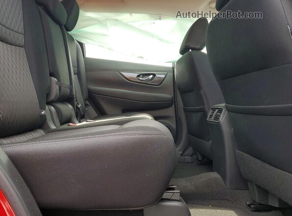 JN8AT2MT3HW136941 2017 NISSAN ROGUE Red უკანა სალონის ხედი