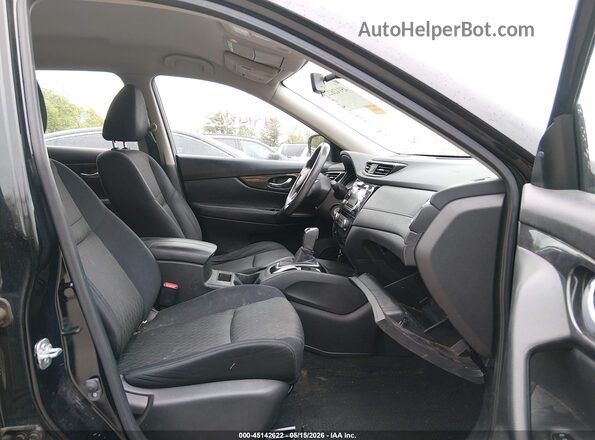 JN8AT2MV2HW276013 2017 NISSAN ROGUE Черный Вид салона спереди