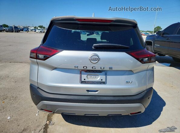 JN8BT3BA1PW413595 2023 NISSAN ROGUE Серебряный Вид сзади