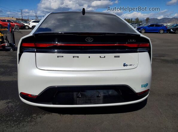 JTDACAAUXR3044666 2024 TOYOTA PRIUS White Հետևի տեսք