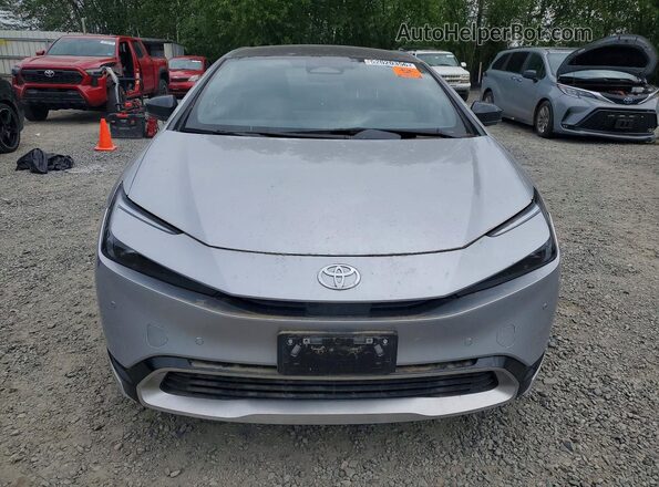 JTDACACU2R3030063 2024 TOYOTA PRIUS Серебряный Вид спереди