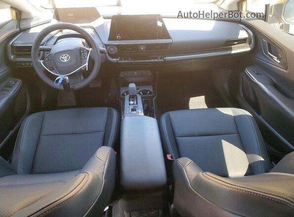 JTDADABU6T3034591 2026 TOYOTA PRIUS Yellow Вид панелі приладів