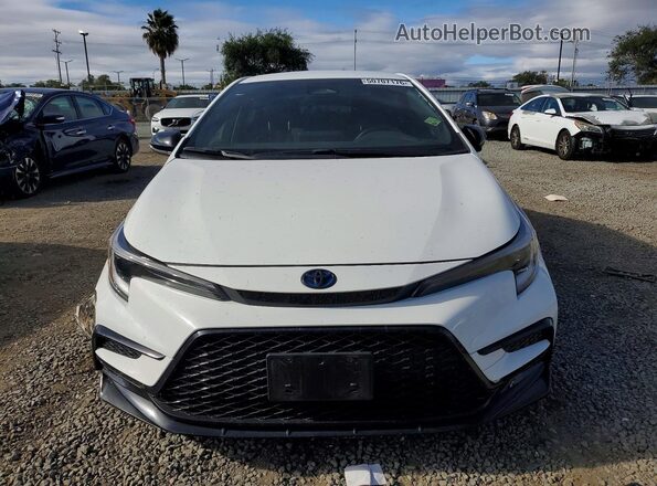 JTDBCMFE7R3034197 2024 TOYOTA COROLLA Белый Вид спереди