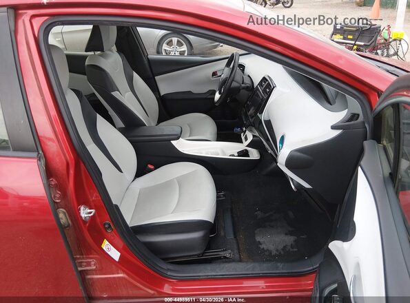 JTDKARFU4H3539512 2017 TOYOTA PRIUS Красный Вид салона спереди