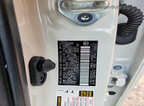 JTDL9RFU6L3015137 2020 TOYOTA PRIUS White Widok komory silnika