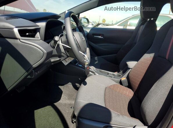 JTDP4MCE4T3527902 2026 TOYOTA COROLLA Красный Вид салона спереди