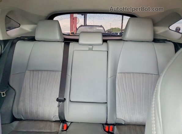JTEAAAAHXMJ003771 2021 TOYOTA VENZA White Vista de los asientos traseros