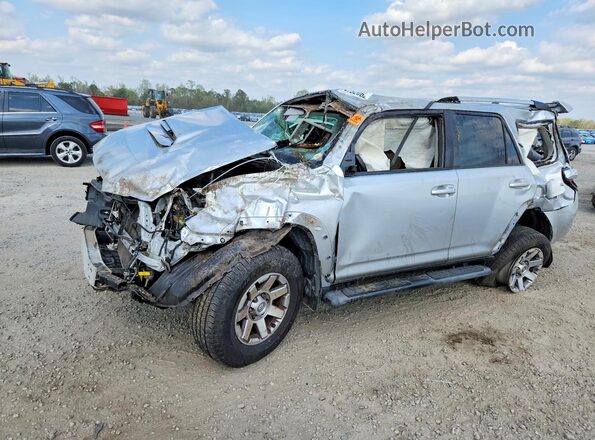 JTEBU5JR0G5325828 2016 TOYOTA 4RUNNER Silver Przód lewy