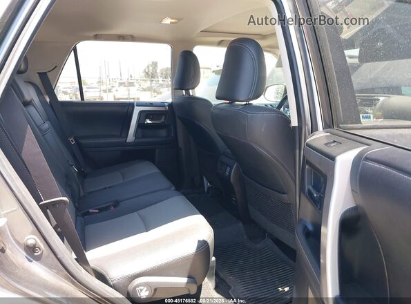 JTEBU5JR5K5682575 2019 TOYOTA 4RUNNER Серый Вид наклейки с VIN-кодом