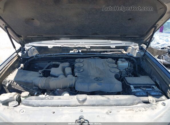 JTEBU5JR5K5682575 2019 TOYOTA 4RUNNER Серый Вид сзади
