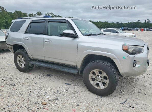 JTEBU5JR9K5659963 2019 TOYOTA 4RUNNER Серебряный Передняя правая четверть