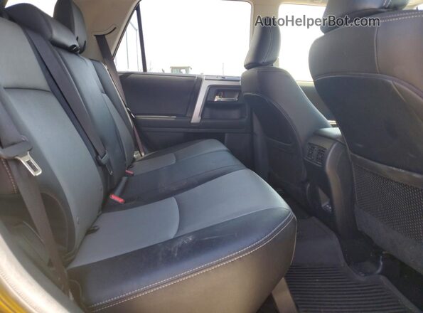 JTENU5JR2P6204435 2023 TOYOTA 4 Gray Widok wnętrza z tyłu