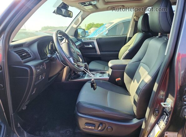 JTENU5JR5P6200296 2023 TOYOTA 4RUNNER Gray Widok wnętrza z przodu