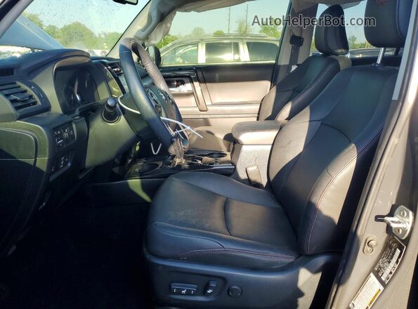 JTERU5JR1R6242050 2024 TOYOTA 4RUNNER Gray Вид салону спереду