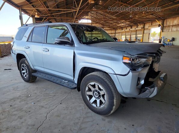 JTERU5JR4P6134504 2023 TOYOTA 4RUNNER Silver Delantero derecho