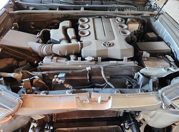 JTERU5JR4P6134504 2023 TOYOTA 4RUNNER Silver Vista del compartimento del motor