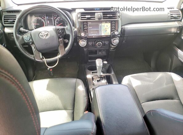 JTERU5JR7P6207557 2023 TOYOTA 4RUNNER Черный Вид панели приборов