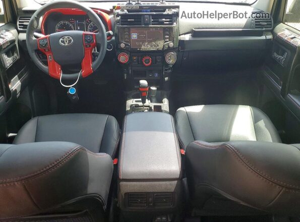 JTERU5JR8P6147871 2023 TOYOTA 4RUNNER Серебряный Вид панели приборов