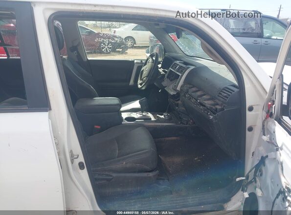 JTESU5JR5N5989006 2022 TOYOTA 4RUNNER White Front interior view