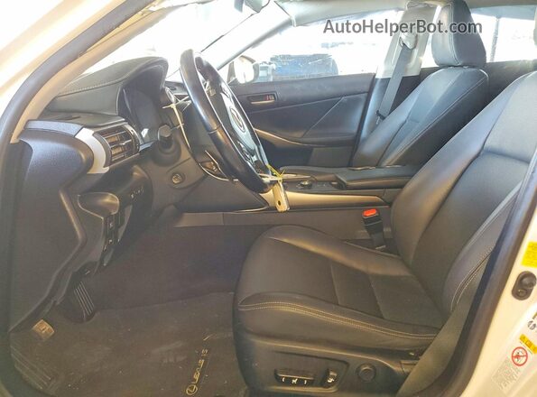 JTHBA1D22J5072912 2018 LEXUS IS Белый Вид салона спереди