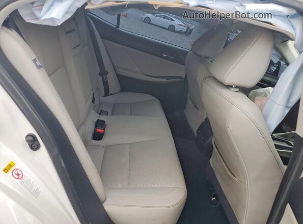 JTHBA1D25G5023700 2016 LEXUS IS White Widok tylnych siedzeń