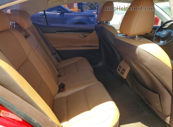 JTHBW1GGXG2117369 2016 LEXUS ES Red Vista de los asientos traseros