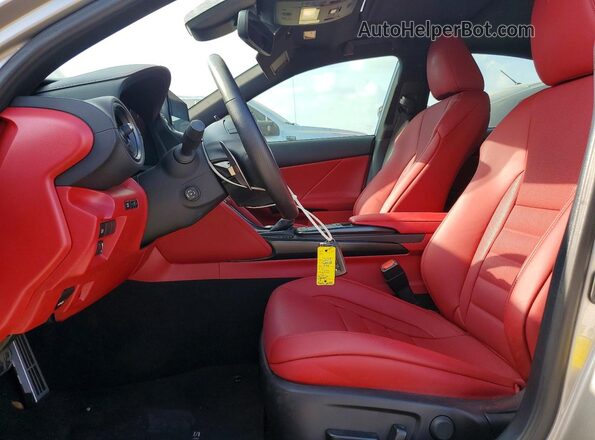 JTHGZ1B26P5062717 2023 LEXUS IS Серебряный Вид салона спереди