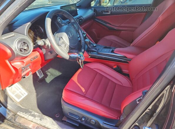 JTHGZ1B26P5065052 2023 LEXUS IS Серебряный Вид салона спереди