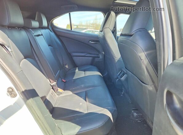 JTHL9JBH0M2042690 2021 LEXUS UX Белый Вид задней части салона