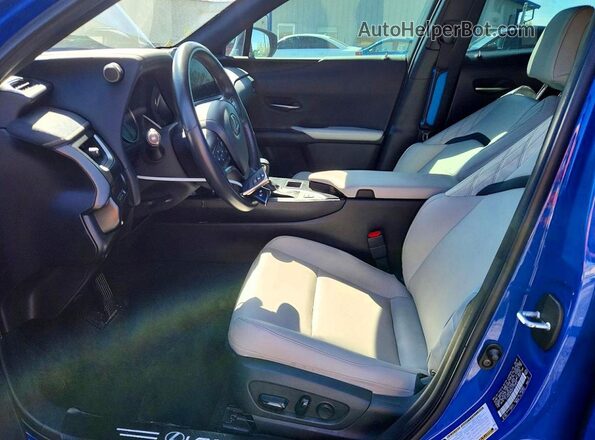 JTHX6JBH2P2133832 2023 LEXUS UX Синий Вид салона спереди