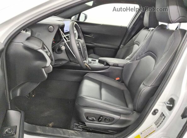 JTHX6JBH5R2176550 2024 LEXUS UX Белый Вид салона спереди