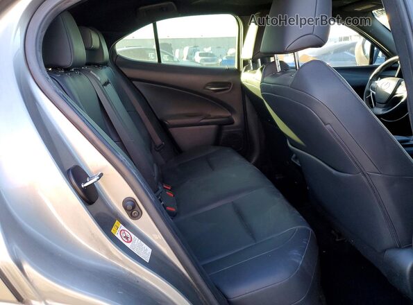 JTHY3JBH2K2016774 2019 LEXUS UX Silver Vista interior trasera