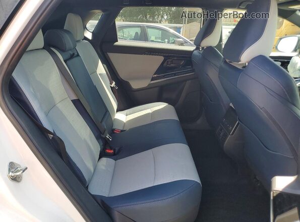 JTMABABA2PA032284 2023 SUBARU SOLTERRA Белый Вид задней части салона